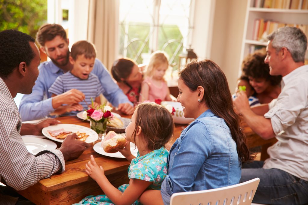 shutterstock_292953581 family dinner